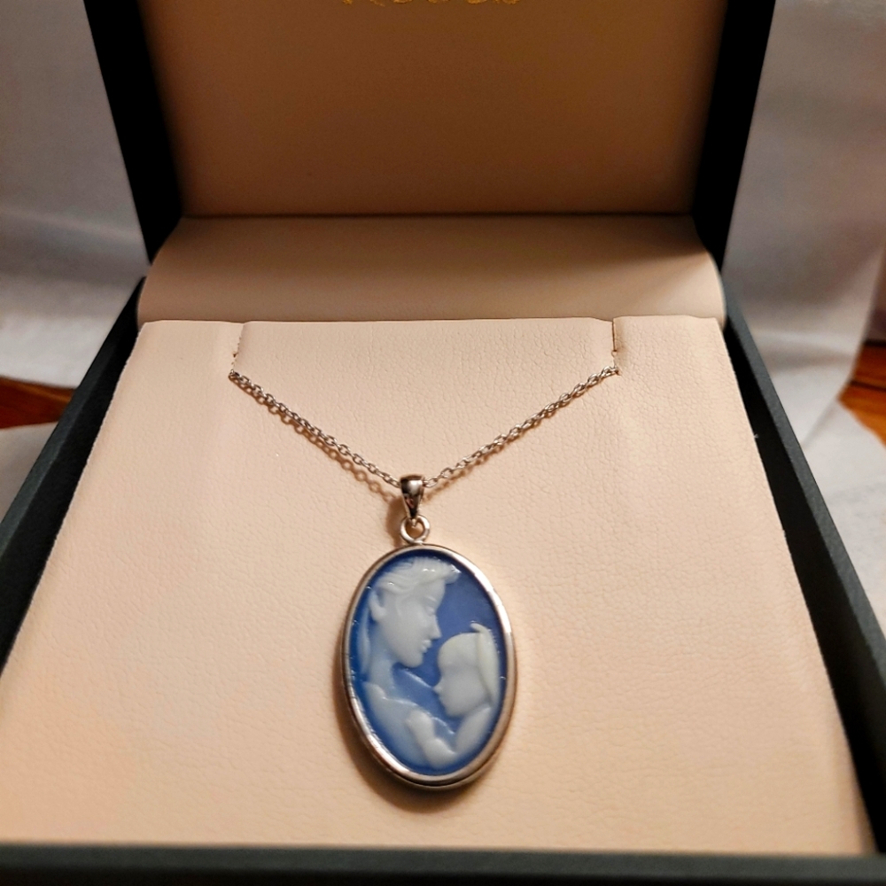 Mother Child cameo necklace